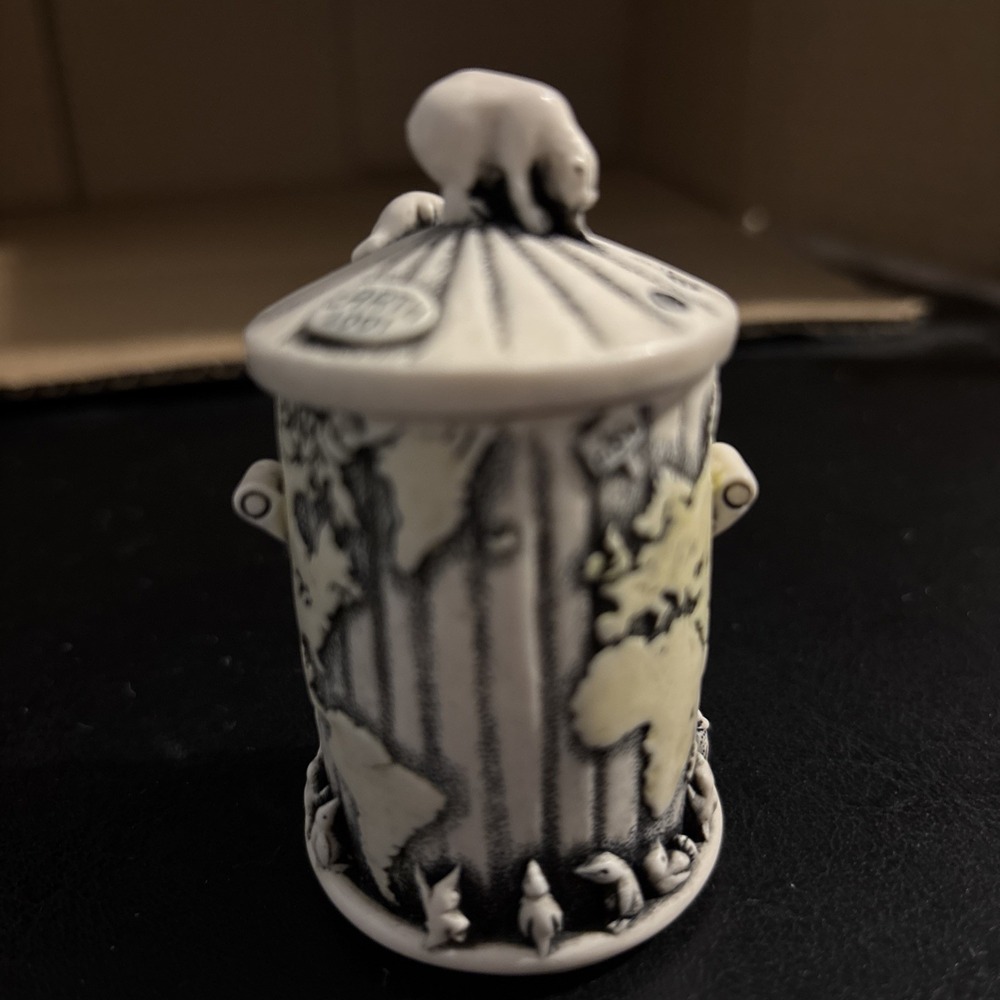 Harmony Kingdom Planet Dustbin Treasure Jest